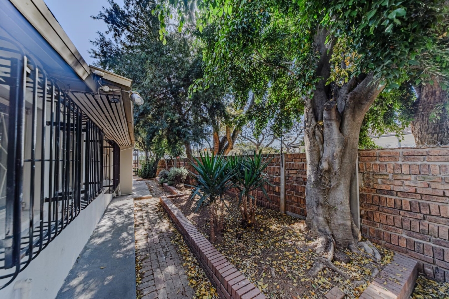 8 Bedroom Property for Sale in Riviera Gauteng