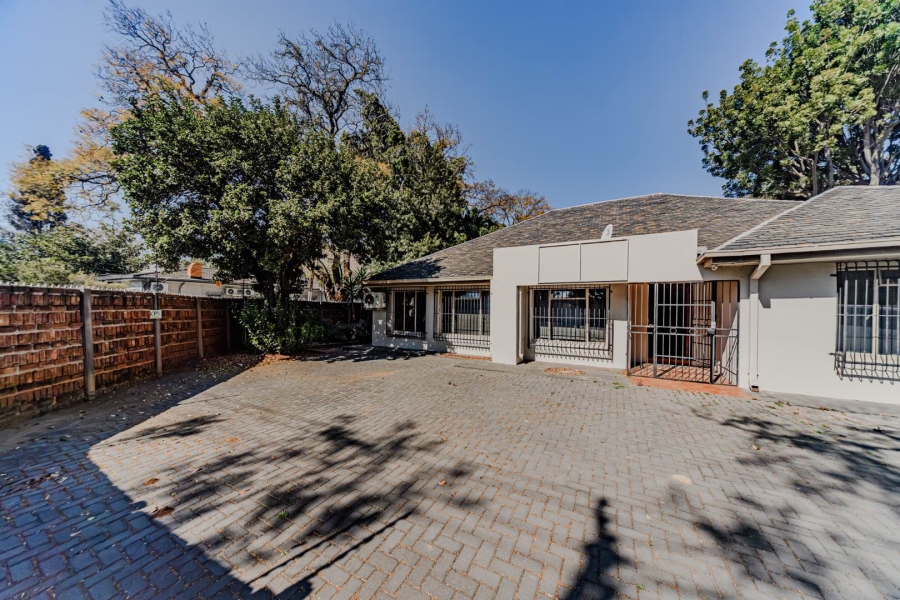 8 Bedroom Property for Sale in Riviera Gauteng