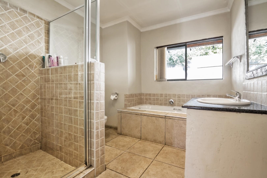 To Let 4 Bedroom Property for Rent in Fourways Gardens Gauteng