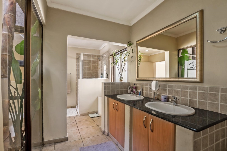 To Let 4 Bedroom Property for Rent in Fourways Gardens Gauteng