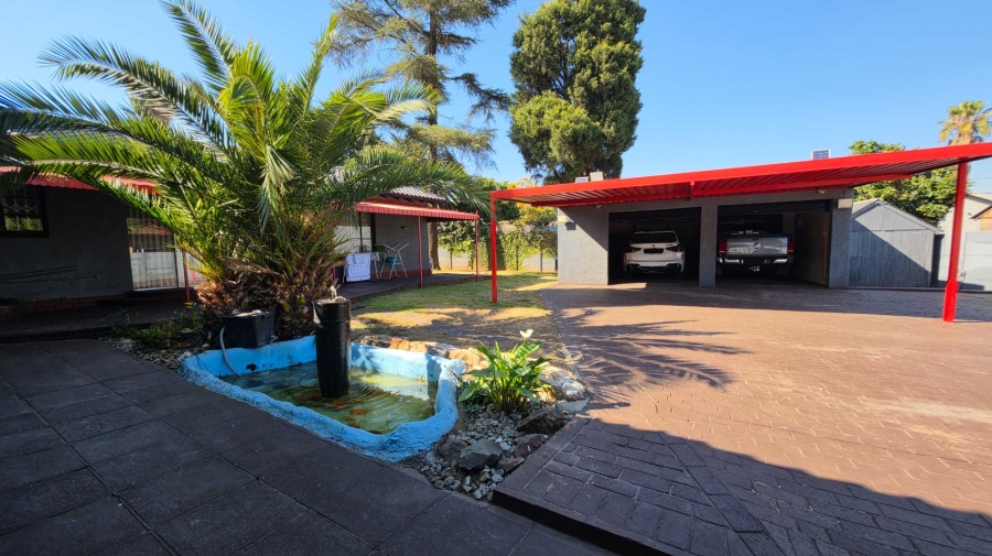 4 Bedroom Property for Sale in Brackendowns Gauteng