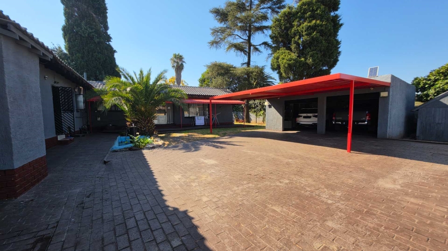 4 Bedroom Property for Sale in Brackendowns Gauteng