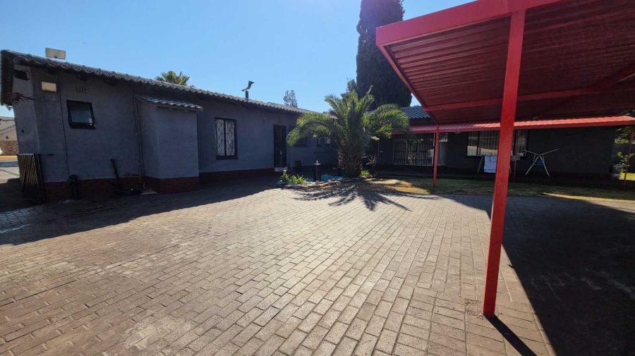 4 Bedroom Property for Sale in Brackendowns Gauteng