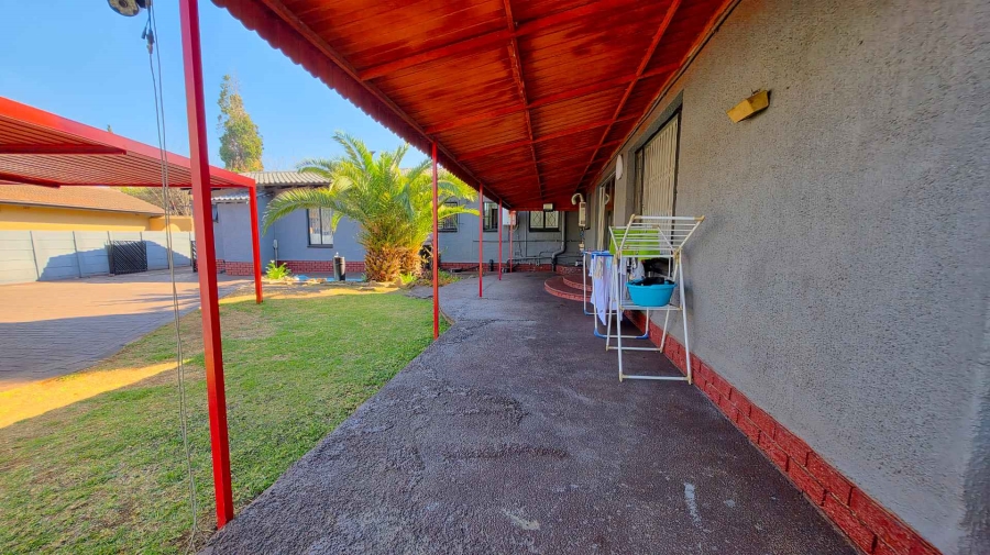 4 Bedroom Property for Sale in Brackendowns Gauteng