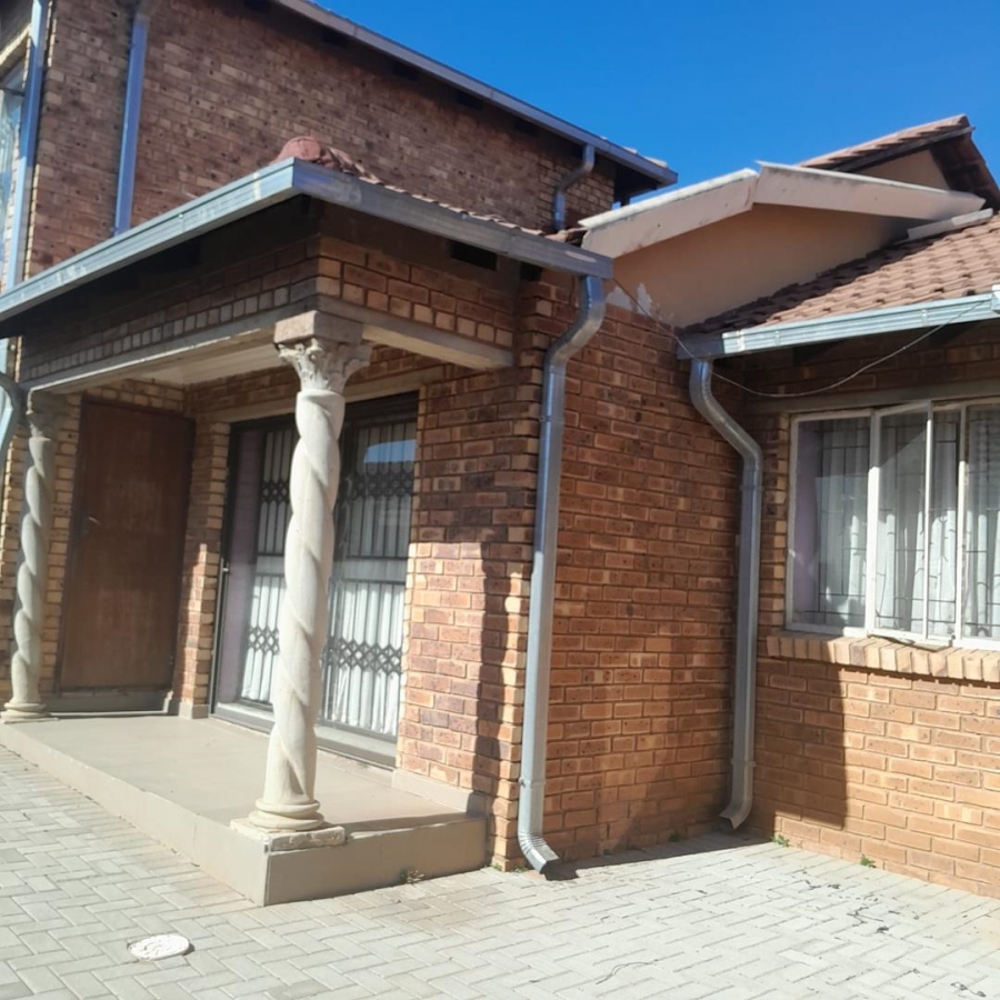5 Bedroom Property for Sale in Soshanguve BB Gauteng