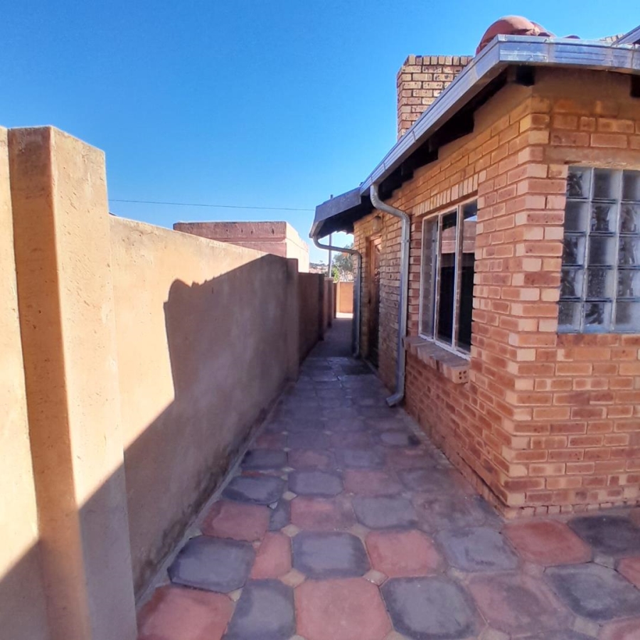 5 Bedroom Property for Sale in Soshanguve BB Gauteng