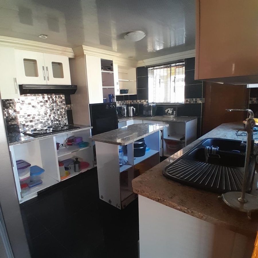 5 Bedroom Property for Sale in Soshanguve BB Gauteng