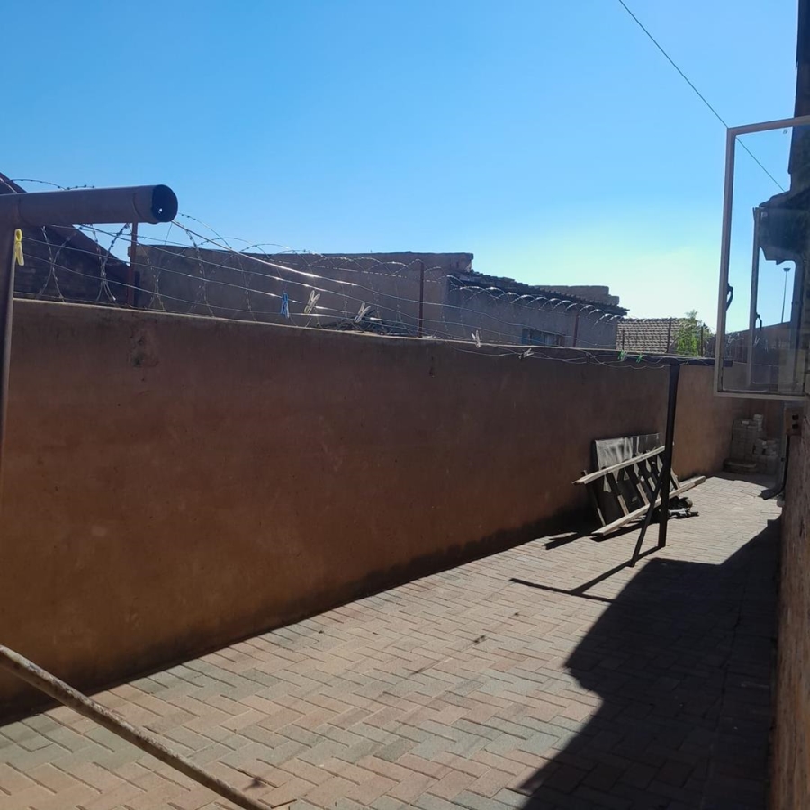 5 Bedroom Property for Sale in Soshanguve BB Gauteng