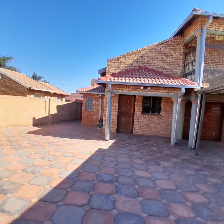5 Bedroom Property for Sale in Soshanguve BB Gauteng