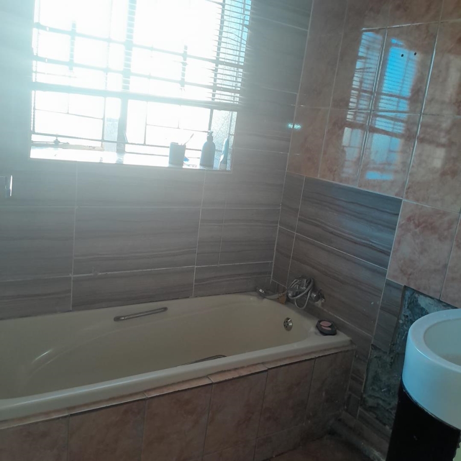 5 Bedroom Property for Sale in Soshanguve BB Gauteng