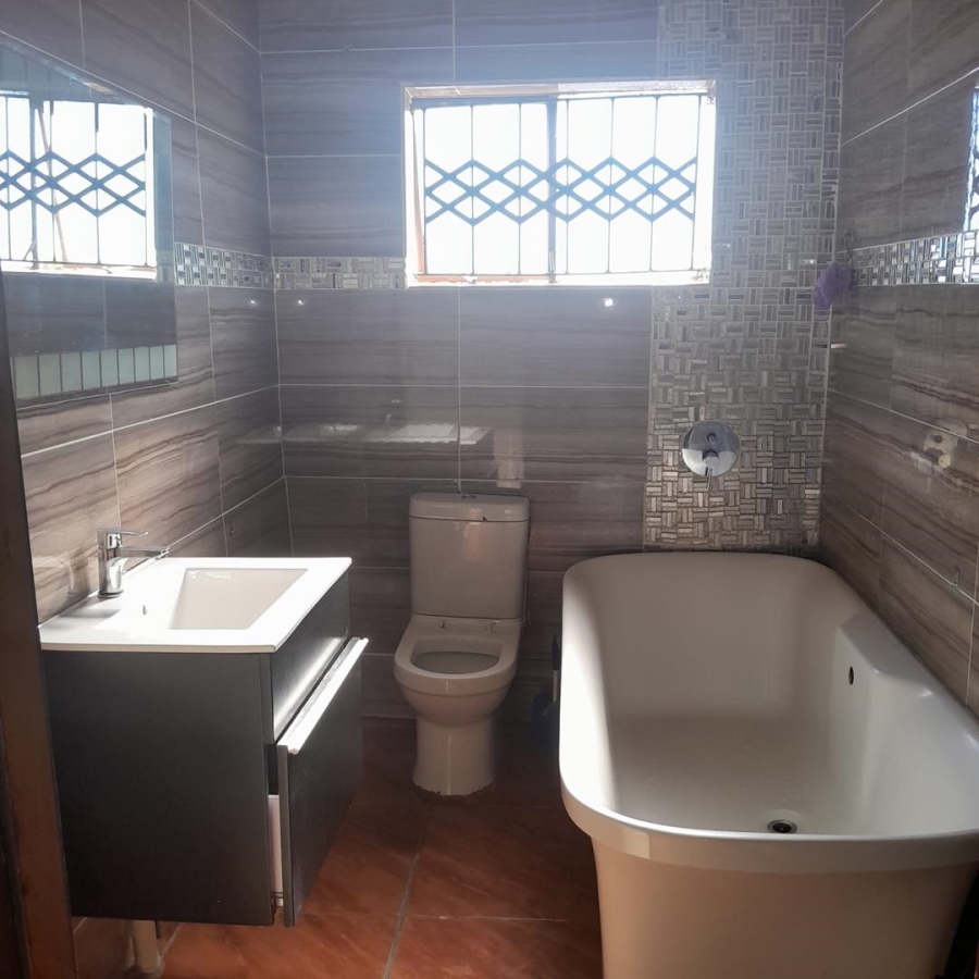 5 Bedroom Property for Sale in Soshanguve BB Gauteng