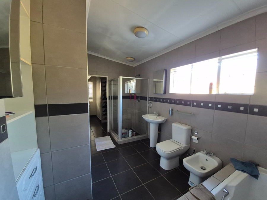 4 Bedroom Property for Sale in Pretoria North Gauteng