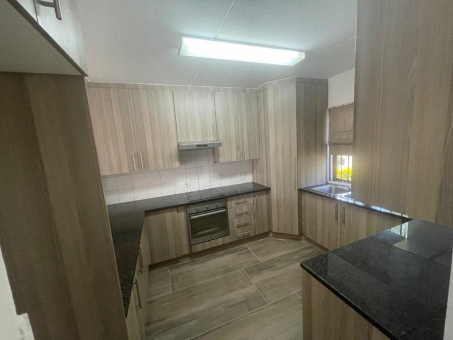 To Let 2 Bedroom Property for Rent in Lonehill Gauteng