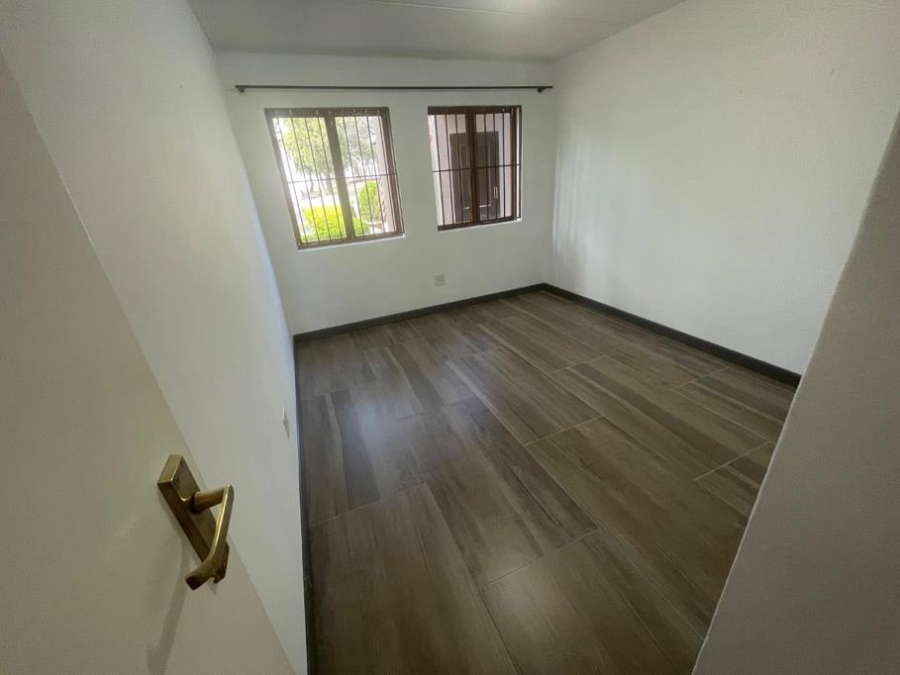 To Let 2 Bedroom Property for Rent in Lonehill Gauteng