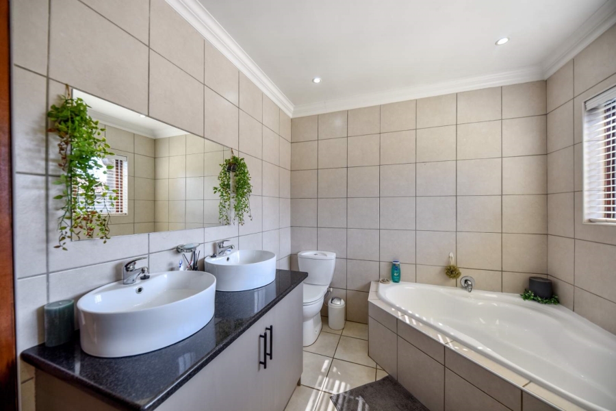 3 Bedroom Property for Sale in Moreleta Park Gauteng