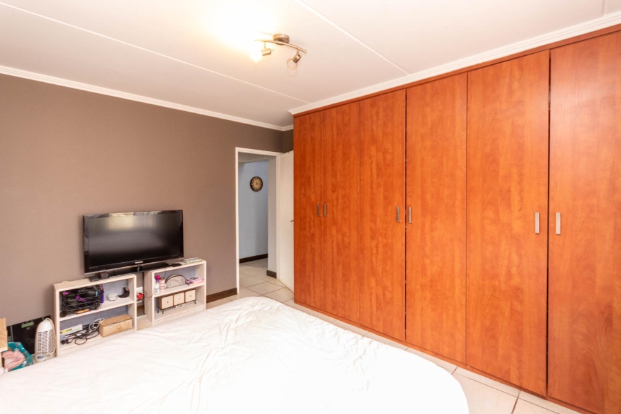 2 Bedroom Property for Sale in Sunninghill Gauteng