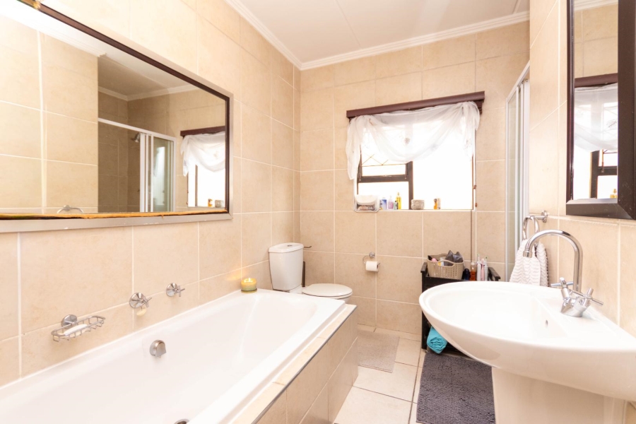 2 Bedroom Property for Sale in Sunninghill Gauteng