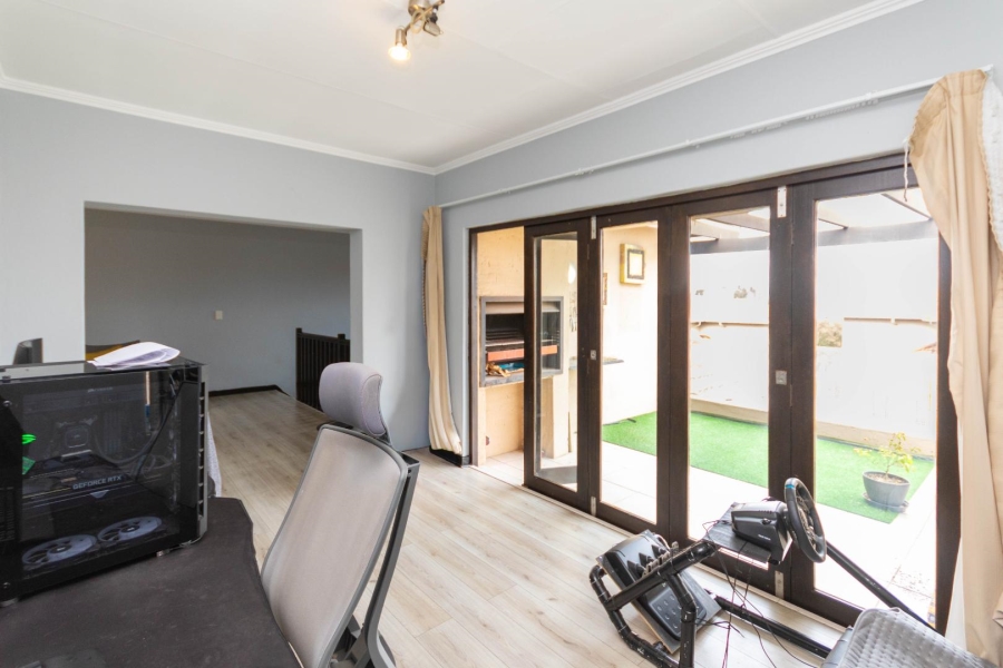 2 Bedroom Property for Sale in Sunninghill Gauteng