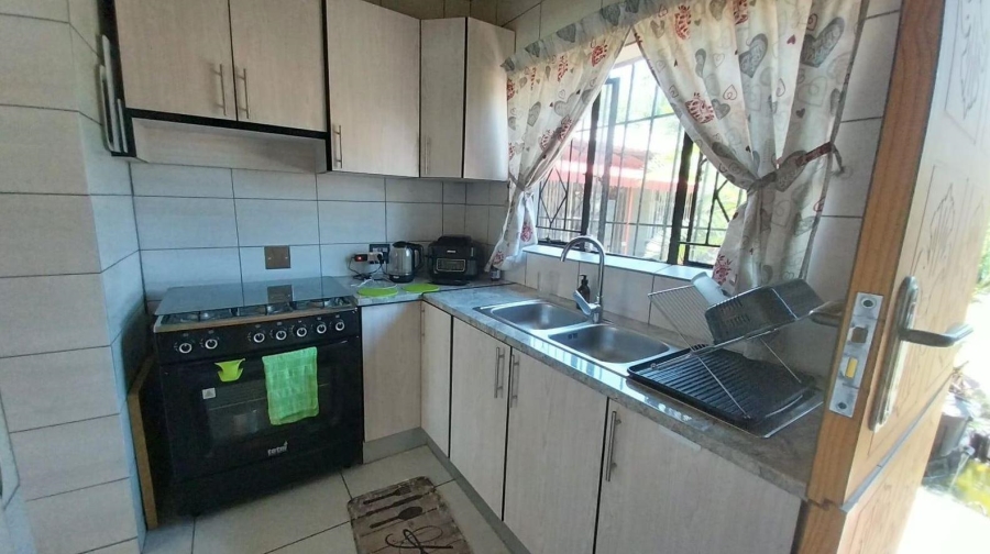 3 Bedroom Property for Sale in Brackendowns Gauteng