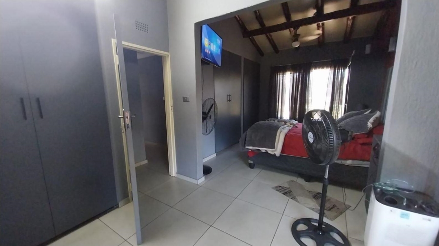 3 Bedroom Property for Sale in Brackendowns Gauteng
