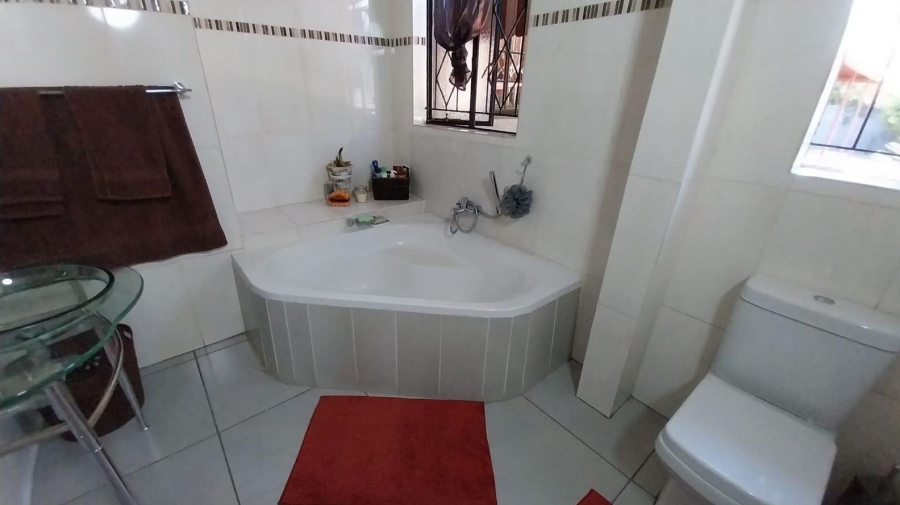 3 Bedroom Property for Sale in Brackendowns Gauteng