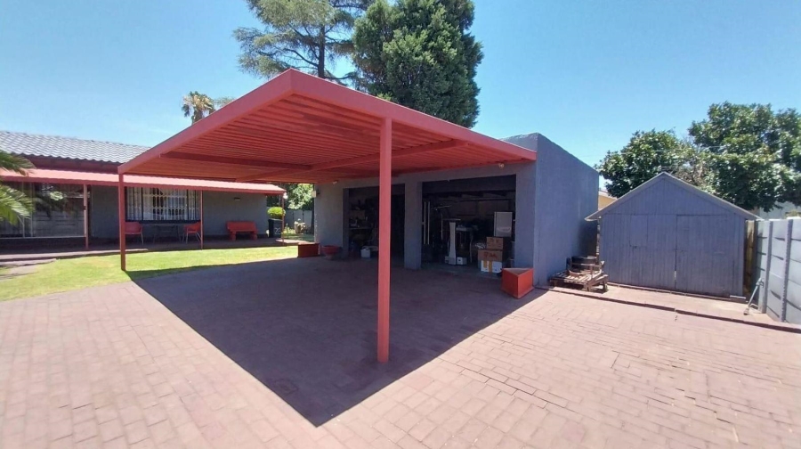 3 Bedroom Property for Sale in Brackendowns Gauteng