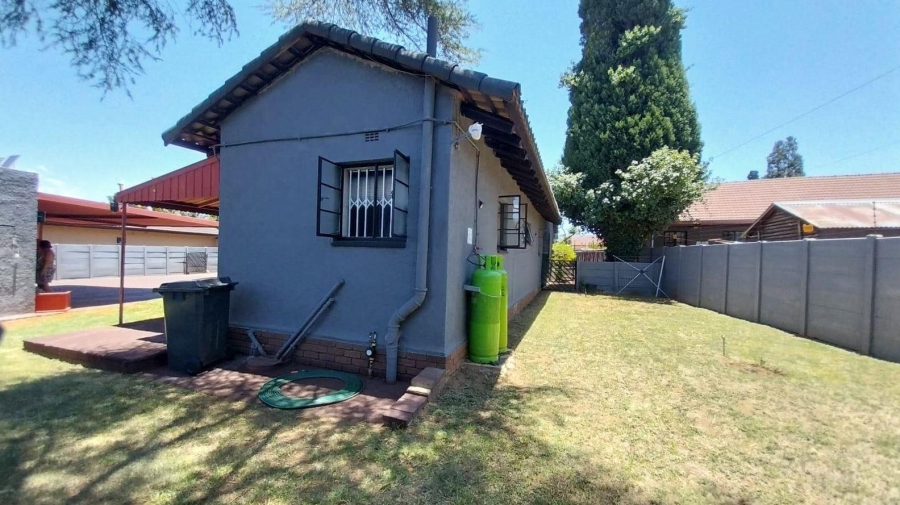 3 Bedroom Property for Sale in Brackendowns Gauteng