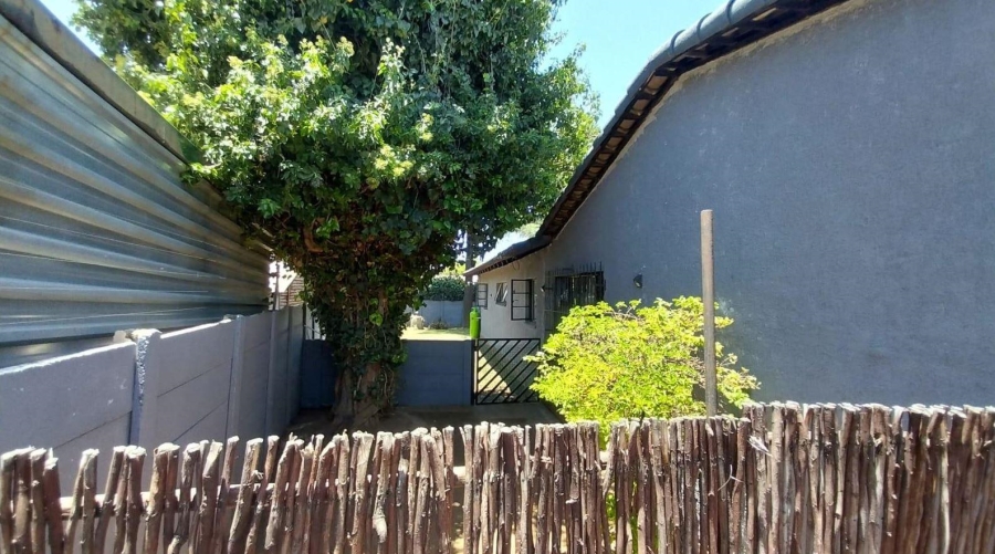 3 Bedroom Property for Sale in Brackendowns Gauteng