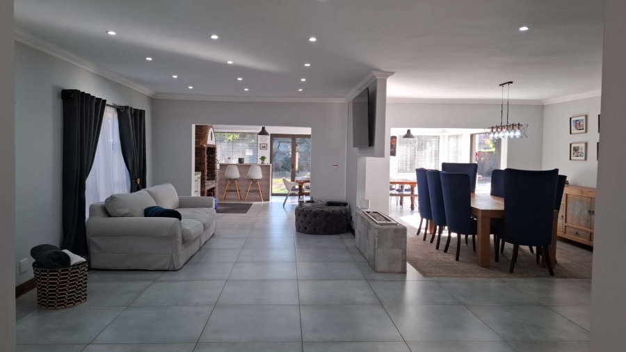 7 Bedroom Property for Sale in Brackenhurst Gauteng