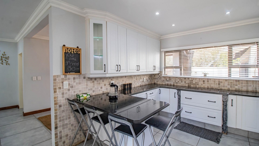 7 Bedroom Property for Sale in Brackenhurst Gauteng