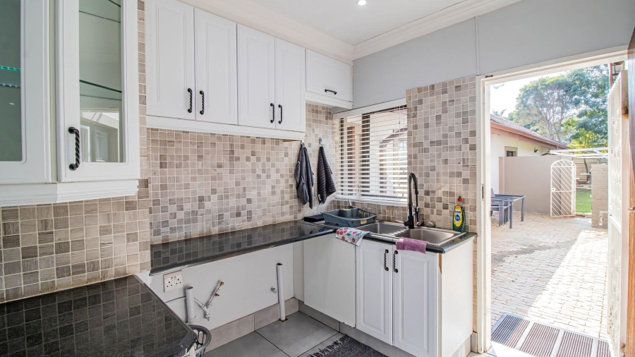 7 Bedroom Property for Sale in Brackenhurst Gauteng