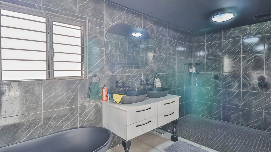 7 Bedroom Property for Sale in Brackenhurst Gauteng