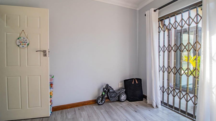 7 Bedroom Property for Sale in Brackenhurst Gauteng