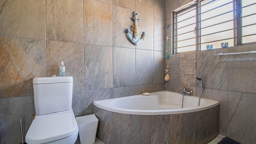 7 Bedroom Property for Sale in Brackenhurst Gauteng