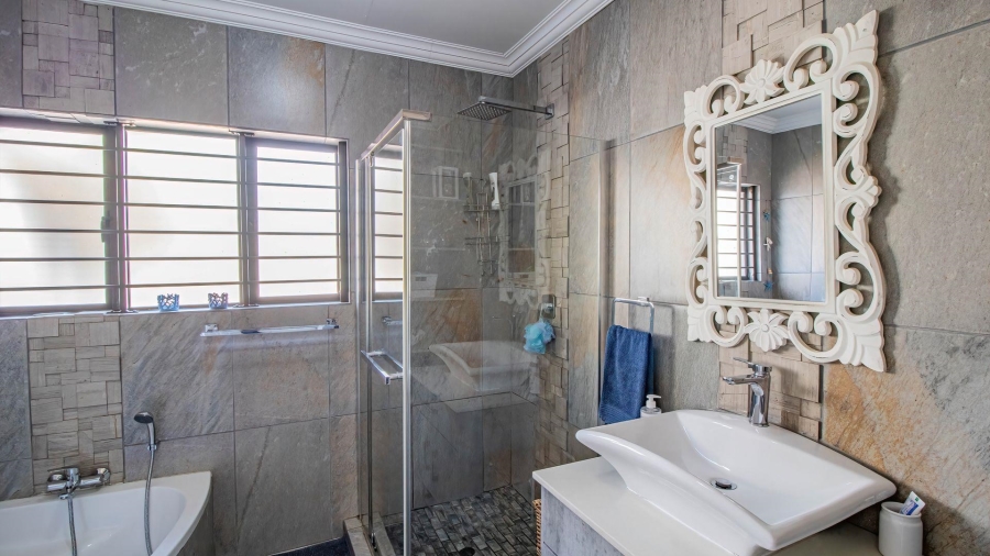 7 Bedroom Property for Sale in Brackenhurst Gauteng