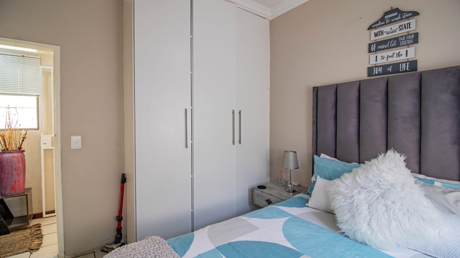 7 Bedroom Property for Sale in Brackenhurst Gauteng
