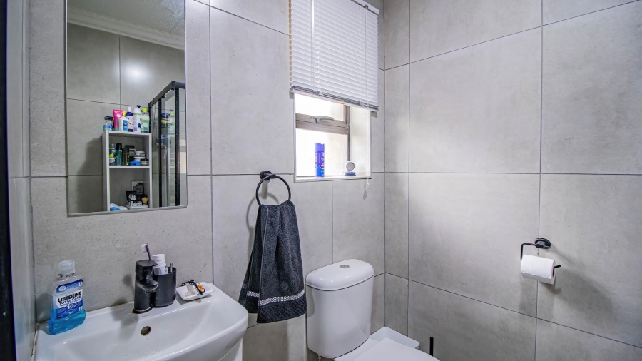 7 Bedroom Property for Sale in Brackenhurst Gauteng