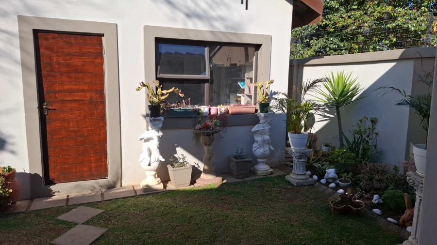 7 Bedroom Property for Sale in Brackenhurst Gauteng
