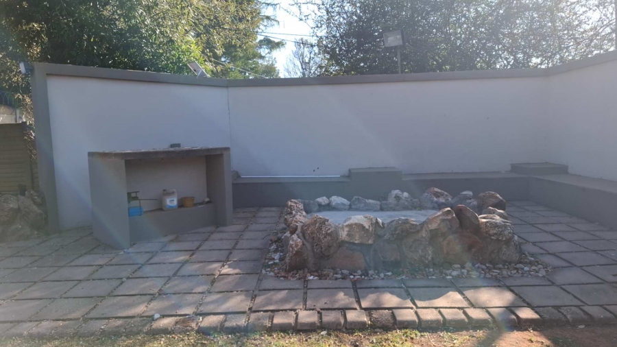 7 Bedroom Property for Sale in Brackenhurst Gauteng