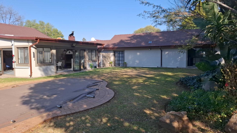 7 Bedroom Property for Sale in Brackenhurst Gauteng