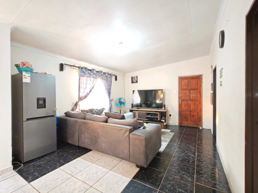 5 Bedroom Property for Sale in Cosmo City Gauteng