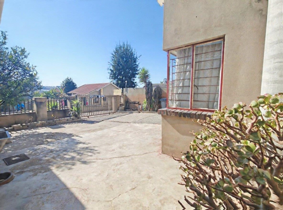 5 Bedroom Property for Sale in Cosmo City Gauteng
