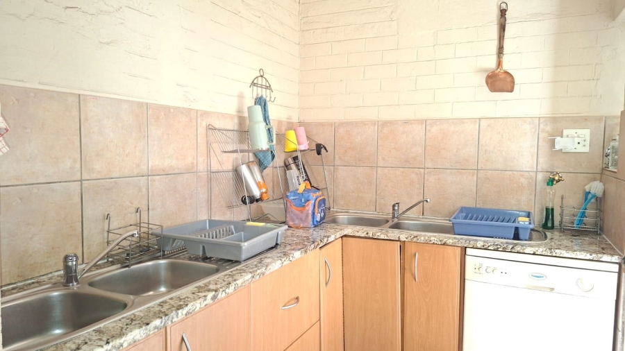 6 Bedroom Property for Sale in Waverley Gauteng