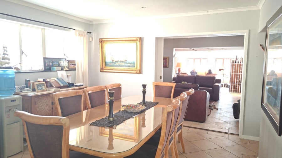 6 Bedroom Property for Sale in Waverley Gauteng
