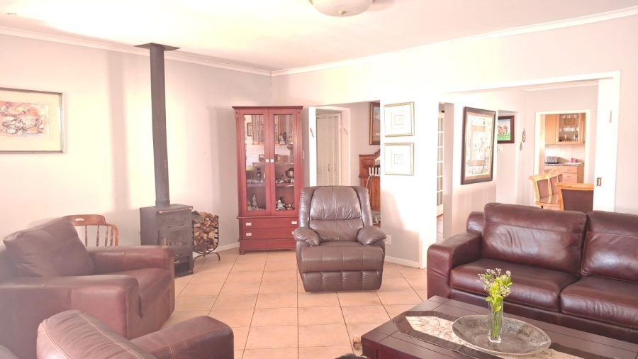 6 Bedroom Property for Sale in Waverley Gauteng