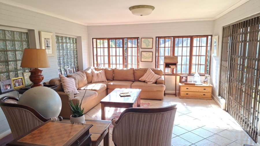 6 Bedroom Property for Sale in Waverley Gauteng