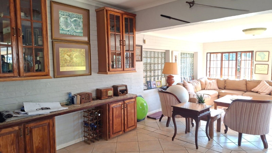 6 Bedroom Property for Sale in Waverley Gauteng