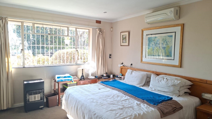 6 Bedroom Property for Sale in Waverley Gauteng