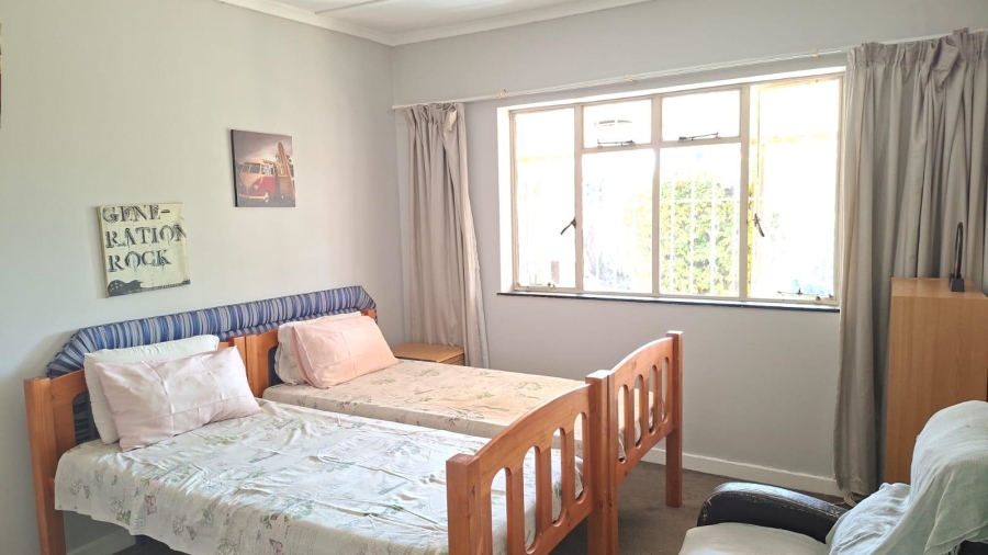 6 Bedroom Property for Sale in Waverley Gauteng
