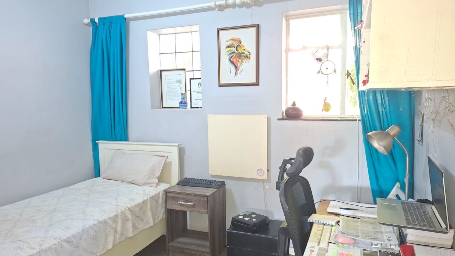 6 Bedroom Property for Sale in Waverley Gauteng